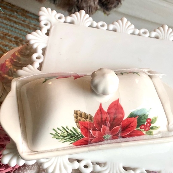 NIP! Christmas Poinsettia Ceramic Stoneware Butter Dish Dome + Under Plate - Picture 2 of 4